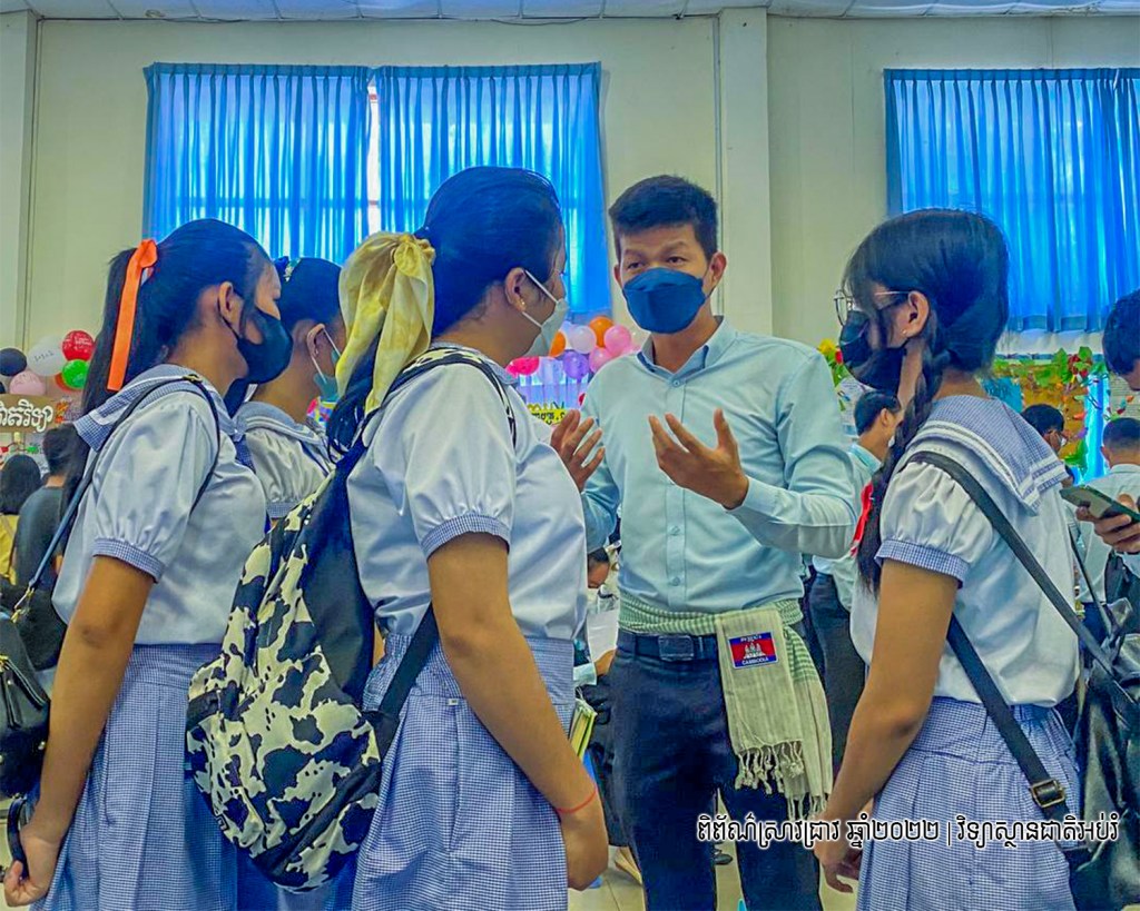 How to improve speaking English in front of&nbsp;others