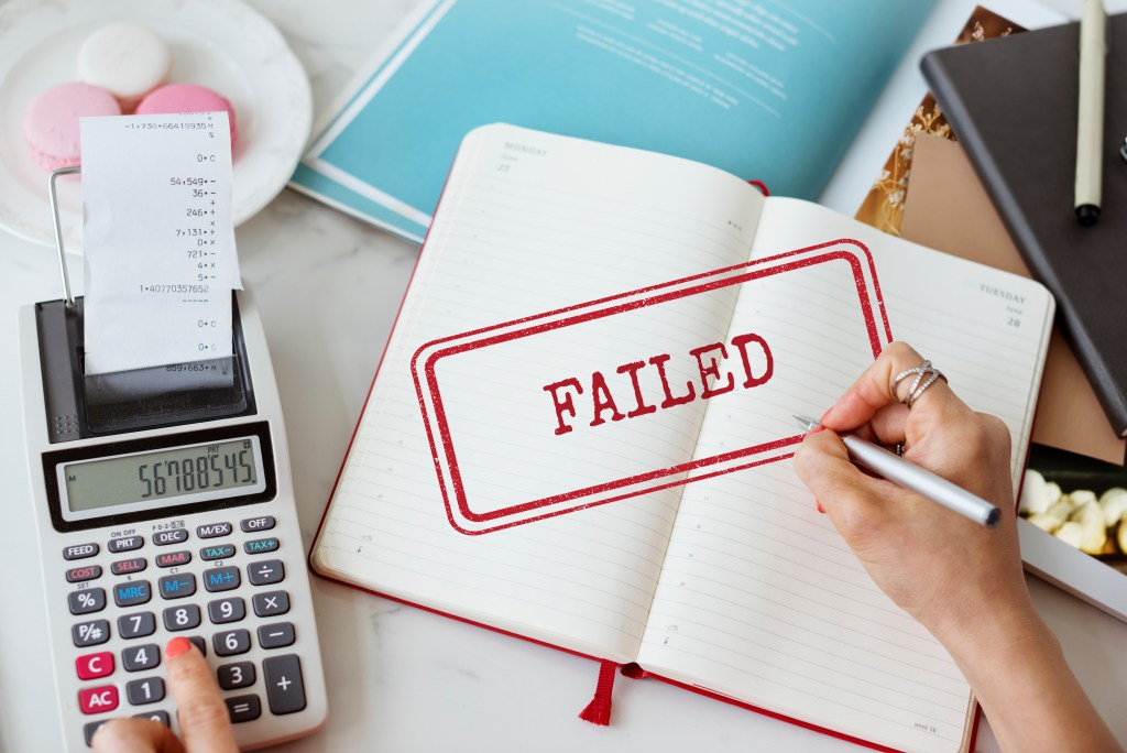 Free photo failed break down fiasco failure failure concept
