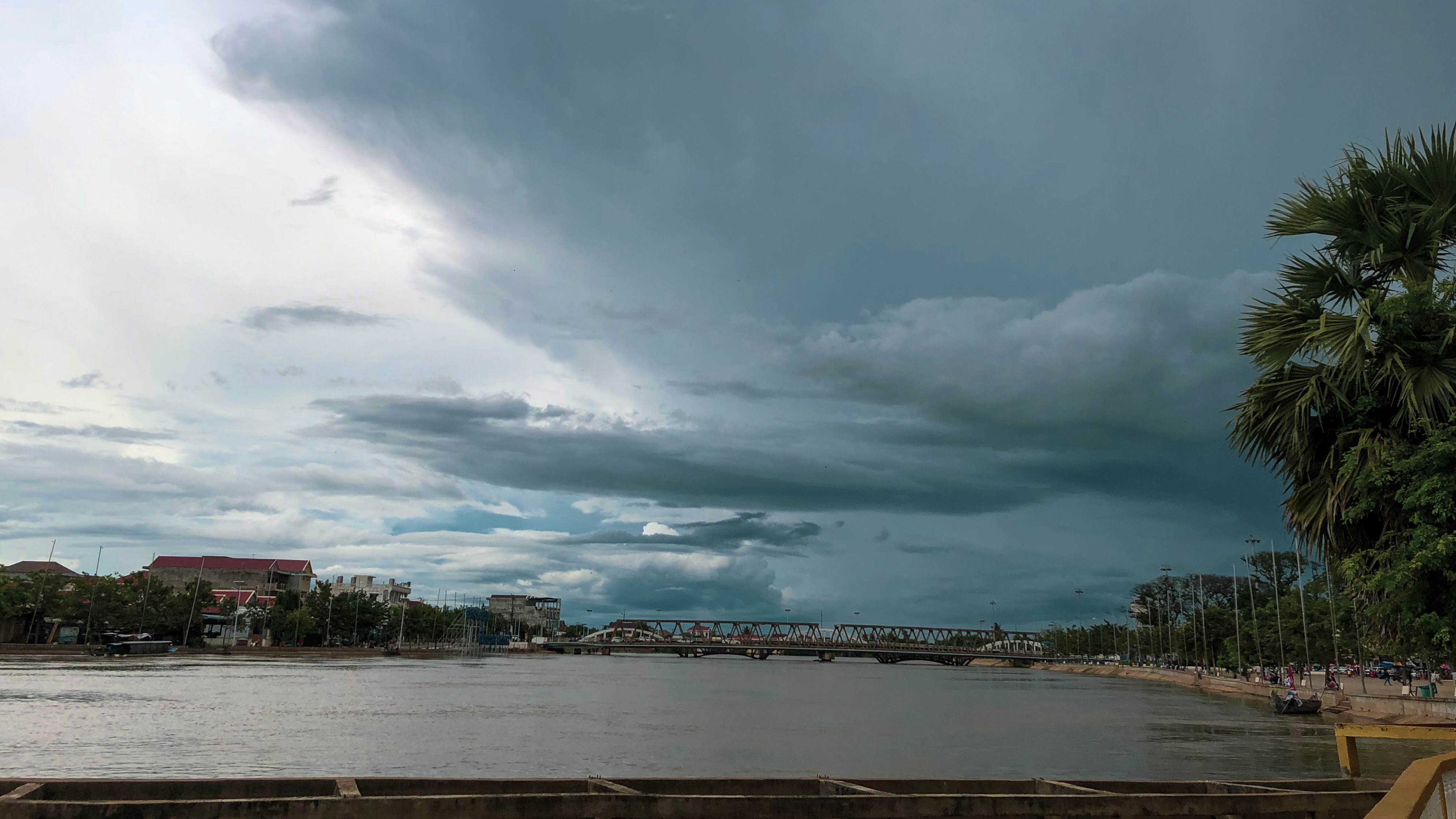 A full riverbank becomes thousands of worries | Poem #19